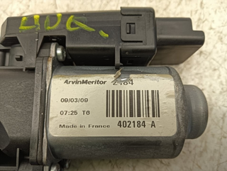 MOTOR ELEVALUNAS DELANTERO DERECHO KIA CEE'D * |