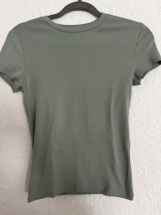 Camiseta Bershka verde oliva