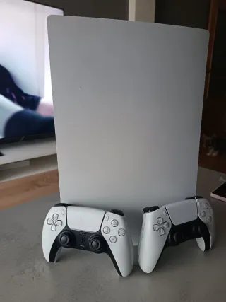 Consola PS5 + 3 Mandos uno Rosa 