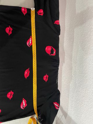 Blusa Desigual con estampado de labios