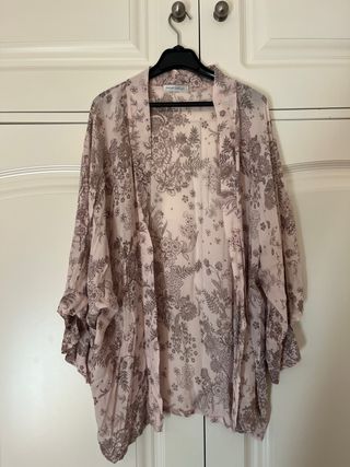 Kimono estilo japonés floral rosa