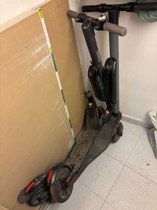 dos patinetes Segway KickScooter ES2 