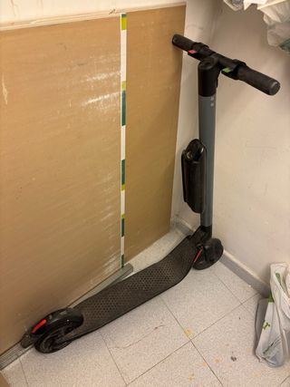 dos patinetes Segway KickScooter ES2 