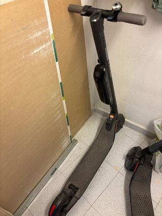 dos patinetes Segway KickScooter ES2 