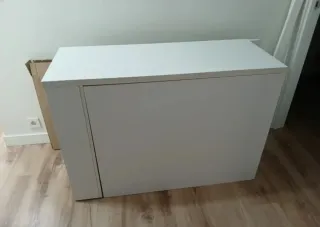 Escritorio extraíble con cajoneras para cama nido.
