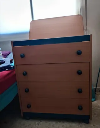 Cajonera de madera con ruedas