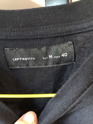 Camiseta negra con estampado Sold Out