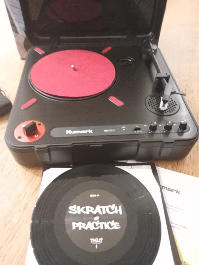 Numark PT01 Scratch Tocadiscos Portátil