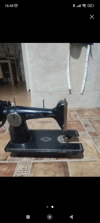 Dos máquinas de coser antigua  Sigma y Singer