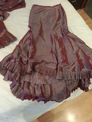 Vestido de fiesta tornasolado morado y rosa.
