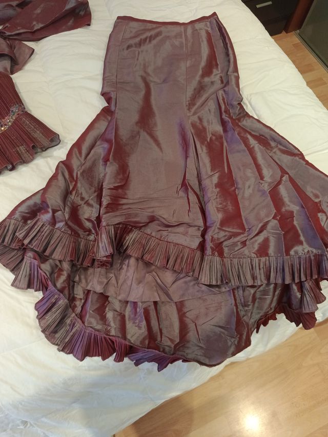 Vestido de fiesta tornasolado morado y rosa.
