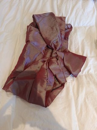 Vestido de fiesta tornasolado morado y rosa.