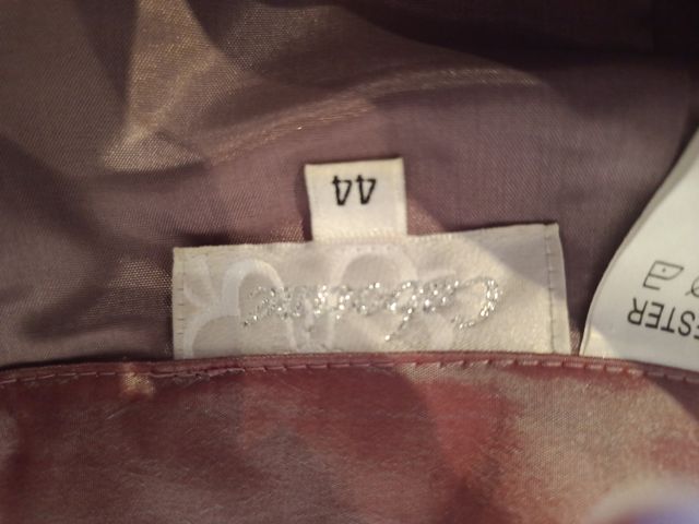 Vestido de fiesta tornasolado morado y rosa.