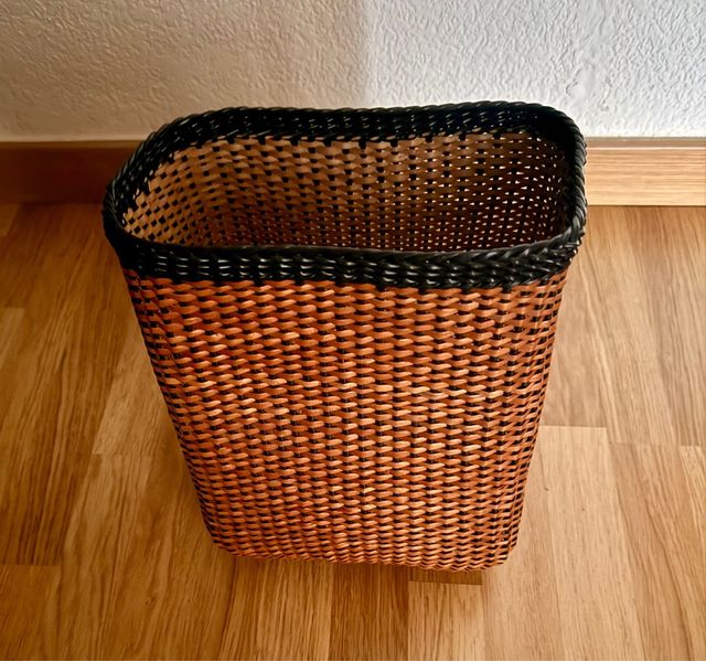 Cesta Mimbre Marrón y Negra Multiusos