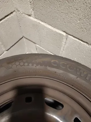 Neumáticos con llantas de serie. 185/60 R14 32H. 