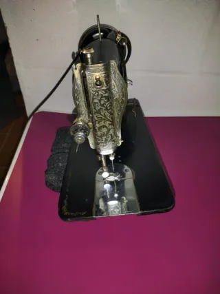 Máquina de coser Alfa antigua
