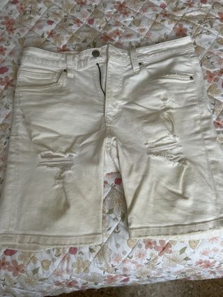 Vaqueros cortos blancos rotos