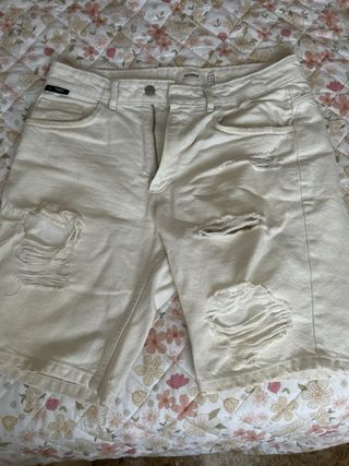 Vaqueros cortos blancos rotos