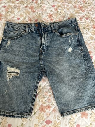 Vaqueros cortos blancos rotos