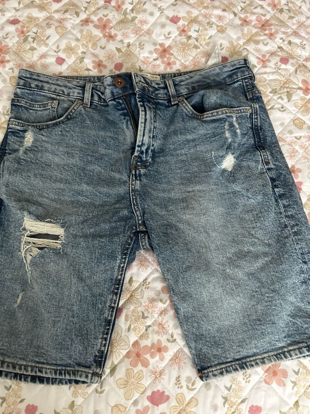 Vaqueros cortos blancos rotos