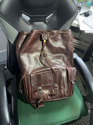 Mochila de piel marrón
