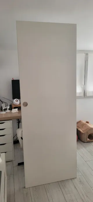 Puerta corredera blanca con uñero del Leroy Merlin