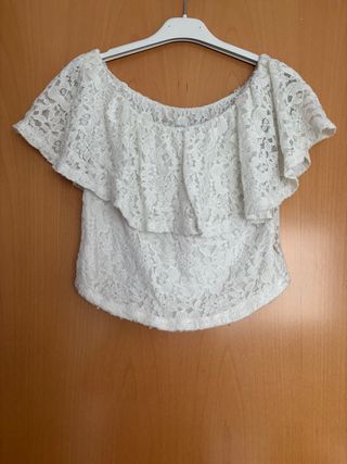 Blusa blanca encaje hombros descubiertos