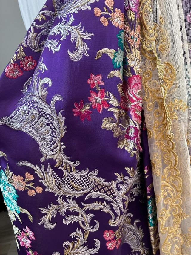 Trajes de Fallera , color agua marina y morado .