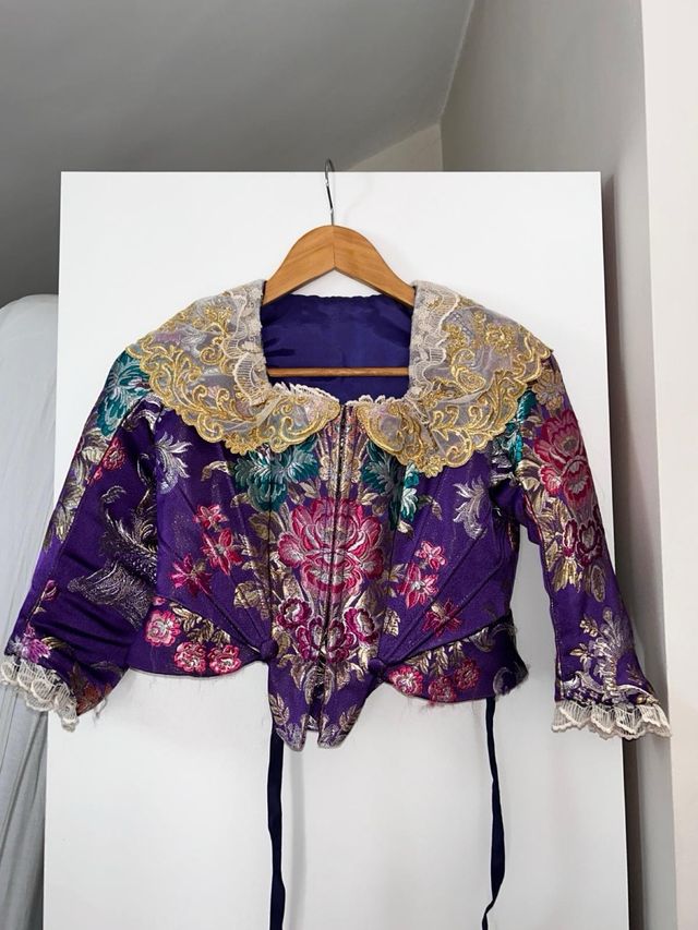 Trajes de Fallera , color agua marina y morado .