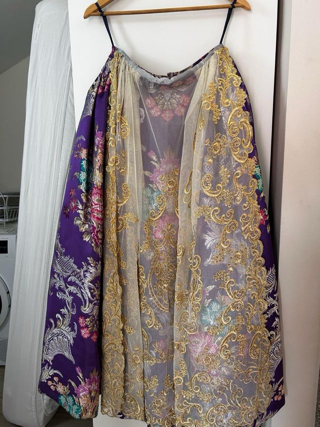 Trajes de Fallera , color agua marina y morado .