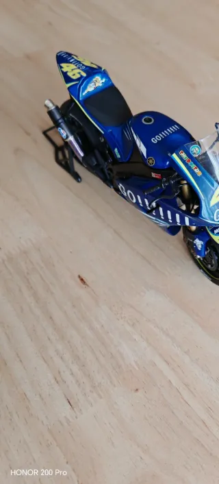 Moto de colección a escala