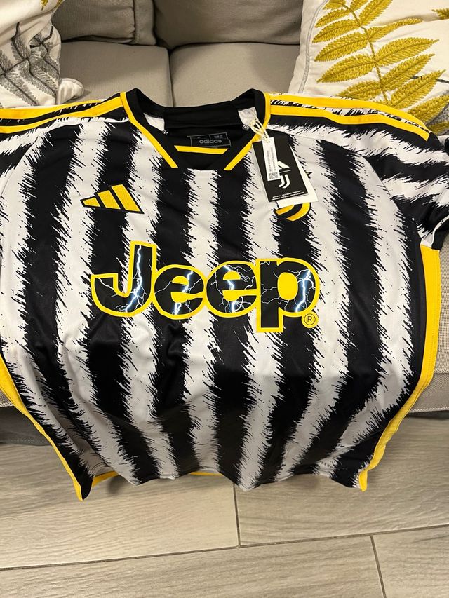 Camiseta Adidas Jeep Juventus Negra y Amarilla
