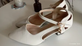 Zapatos de vestir beige tacón cuadrado talla 37/5