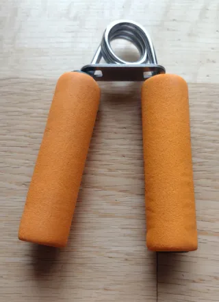 Lote aparato de fuerza para manos y dos mancuernas