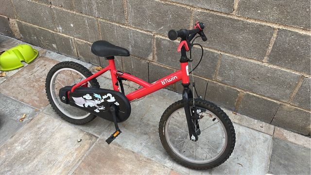 lote de Bicicletas infantil Btwin roja y rosa 