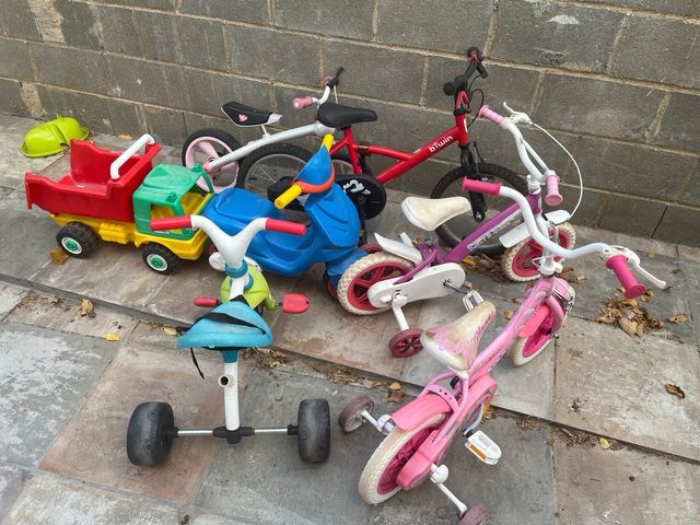 lote de Bicicletas infantil Btwin roja y rosa 