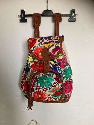 Mochila bordada flores