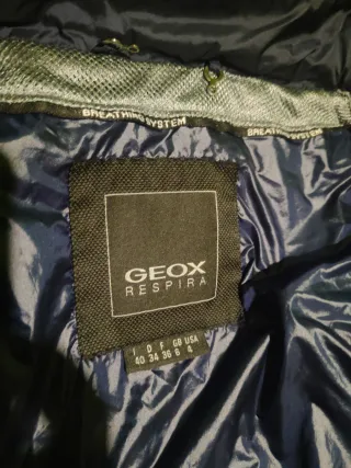 Plumífero Azul ,marca geox con capucha desmontable