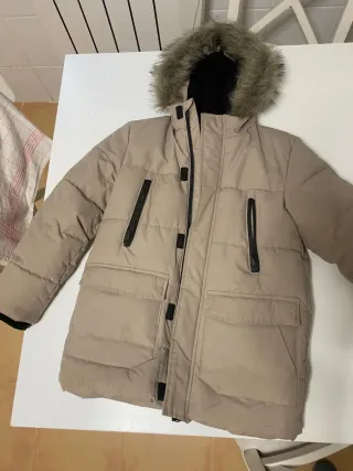 Chaqueta niño beige con capucha talla 9-10 años