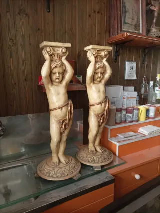 Coppia di statue in legno