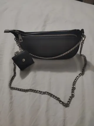 Bolsito negro con cadena y monedero