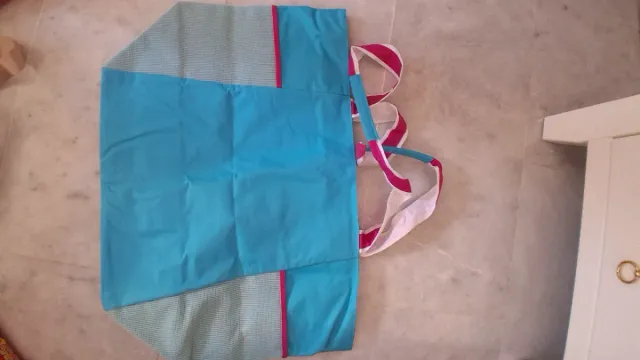 Bolso de tela azul y rosa