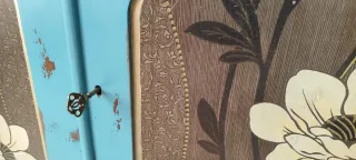 Mueble Vintage Decapado Azul y Dorado