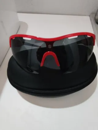 Gafas Siroko , casco Specialized y botellero