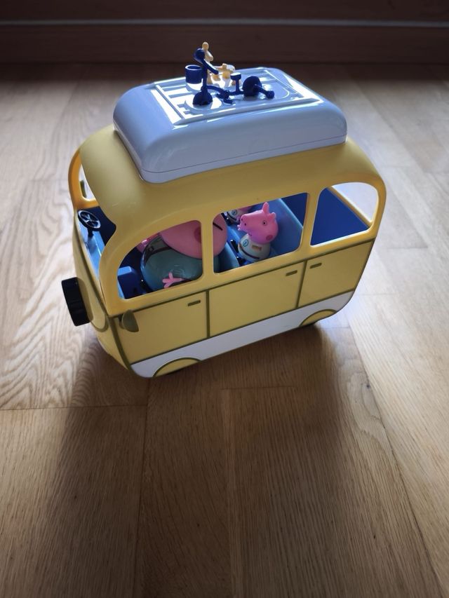 Caravana Peppa Pig con figuras