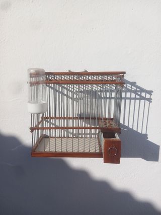 Jaula artesanal para pájaros
