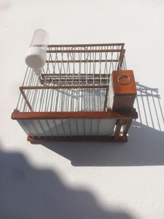 Jaula artesanal para pájaros
