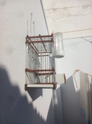 Jaula artesanal para pájaros