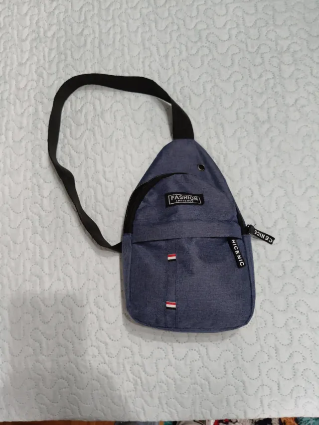 Bolso de pecho con cremallera