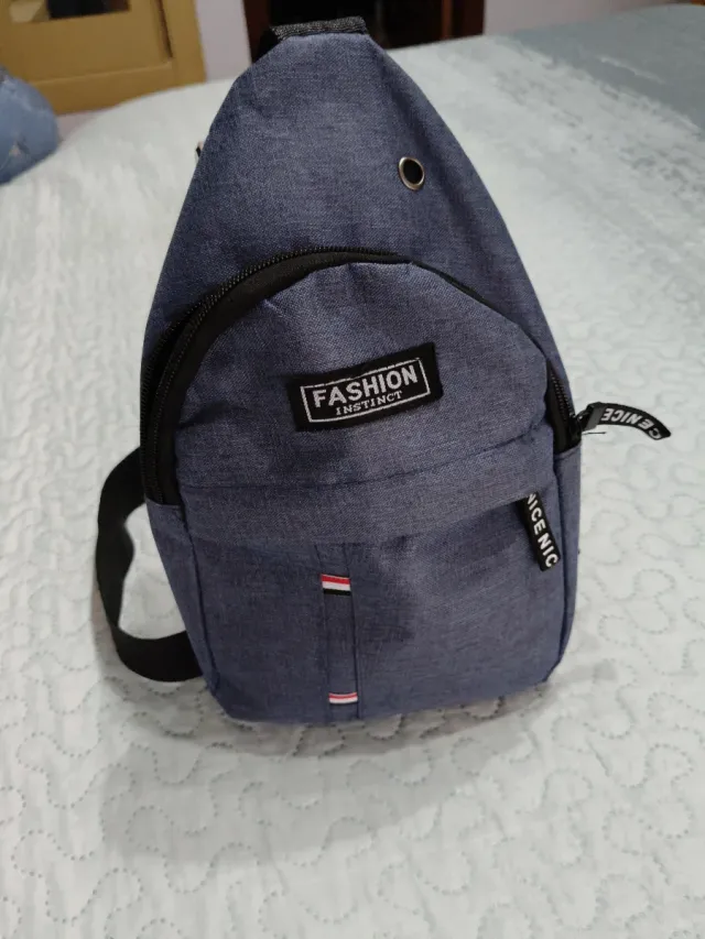 Bolso de pecho con cremallera